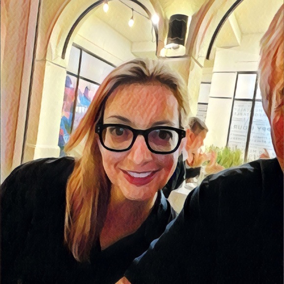 Meet your Posher, Beth - Picture 2 of 2